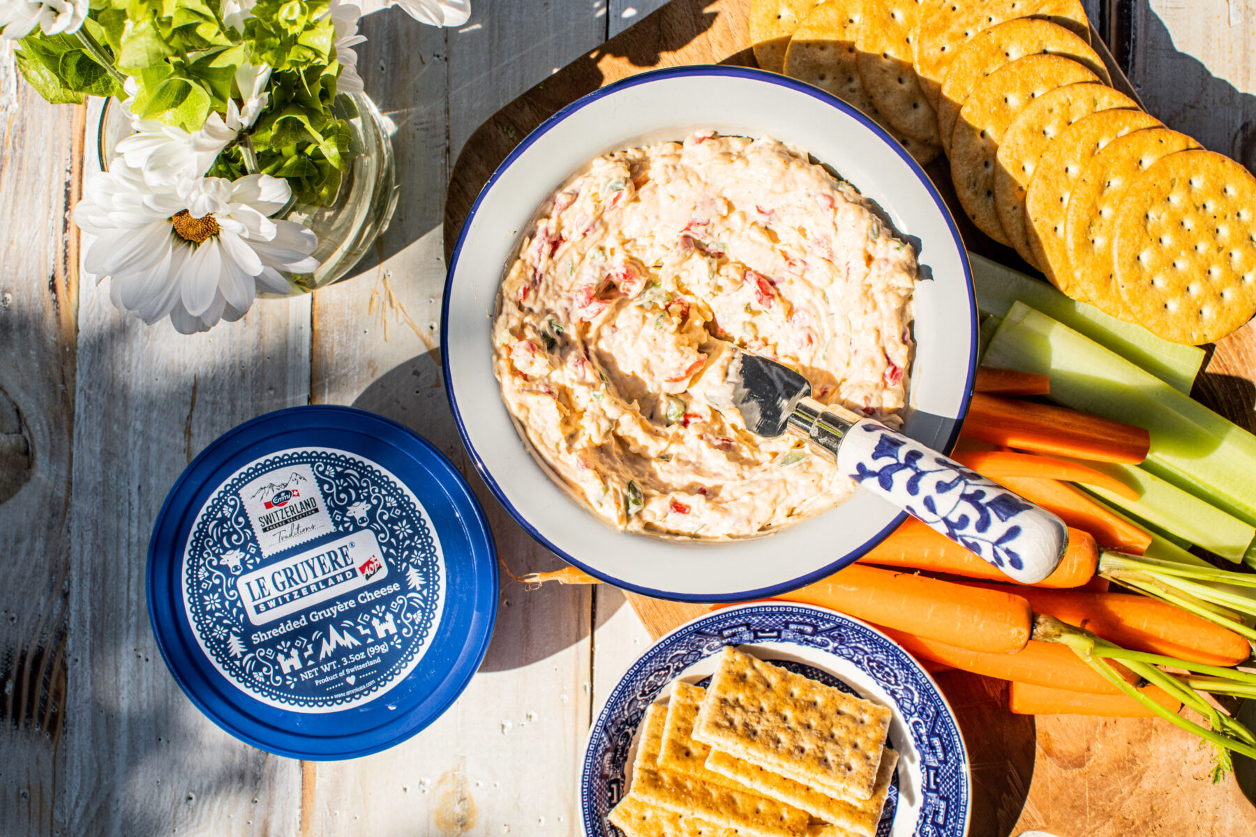 Pimento Shredded Le Gruyère AOP Cheese Dip Emmi USA