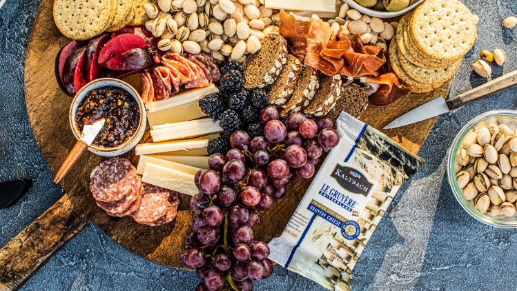 Emmi_Beauty_Recipe_Rustic-Charcuterie-Board-with-Kaltbach-15