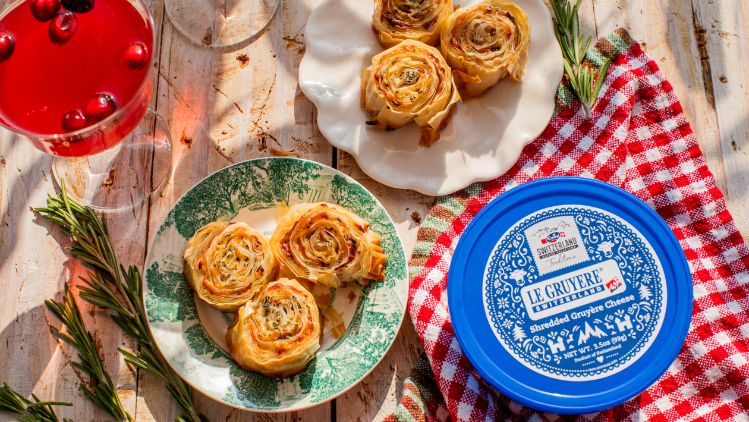 Emmi_Beauty_Rosemary-and-Gruyere-Honey-Phyllo-Bites-17