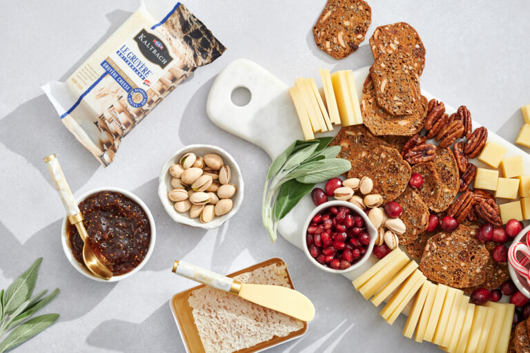 How to Build a Holiday Cheeseboard