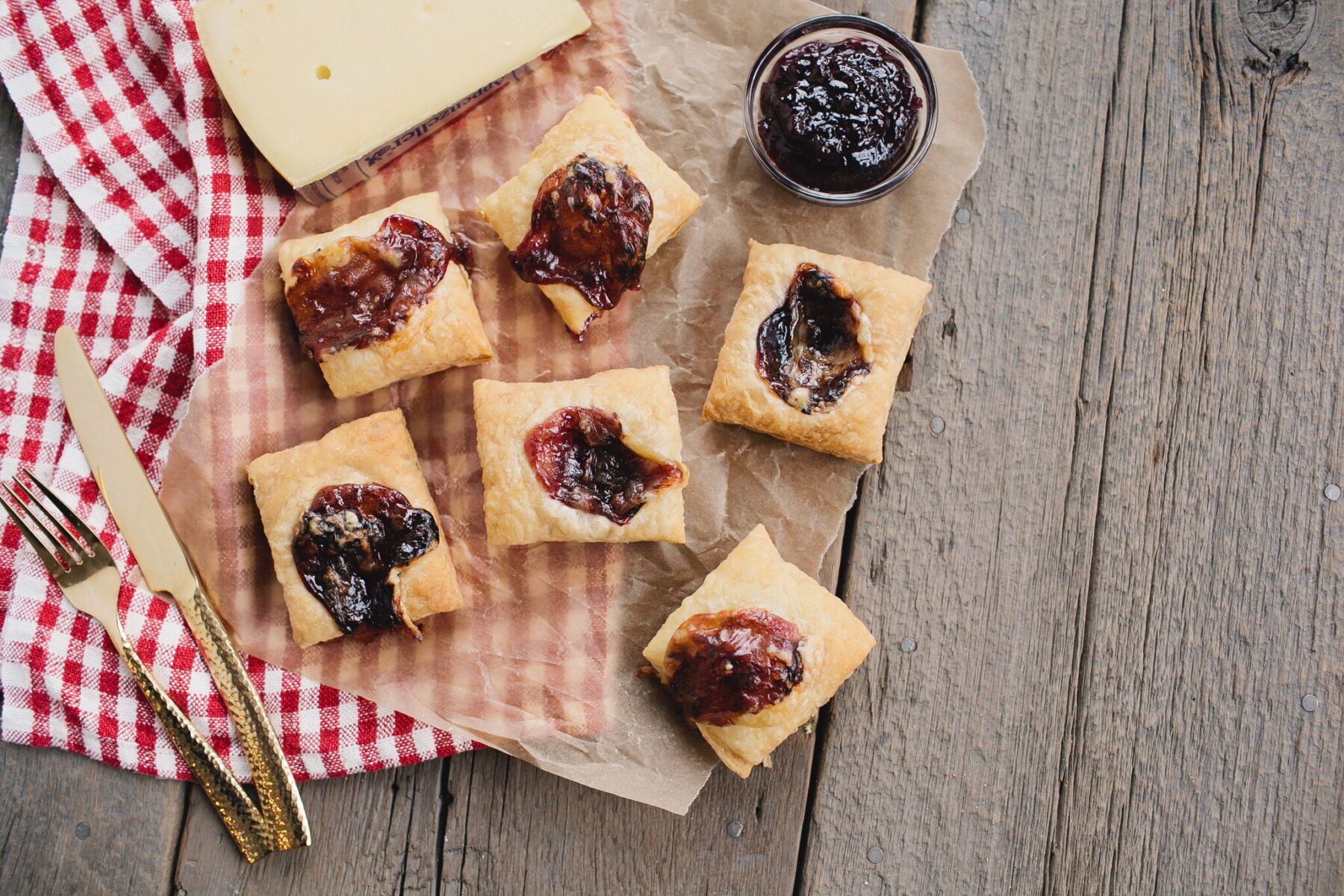 Easy Blackberry Appenzeller Tarts - Emmi USA